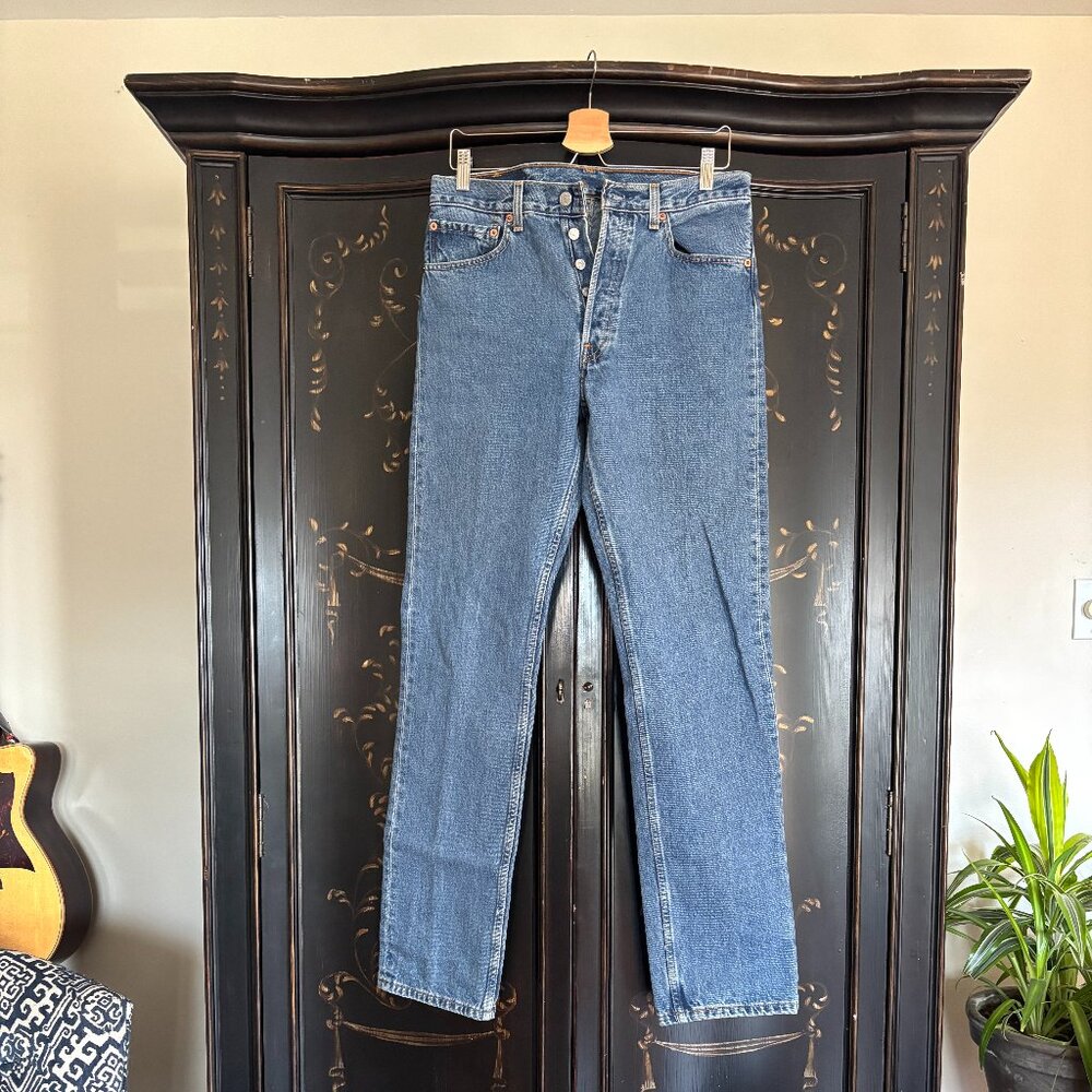 VINTAGE Levi’s 501 Original Fit Jeans Size 32x32 Medium Wash Denim